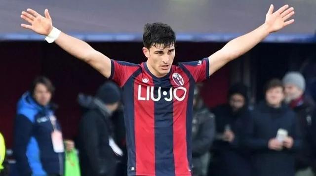 中凸显了其 中凸显了其